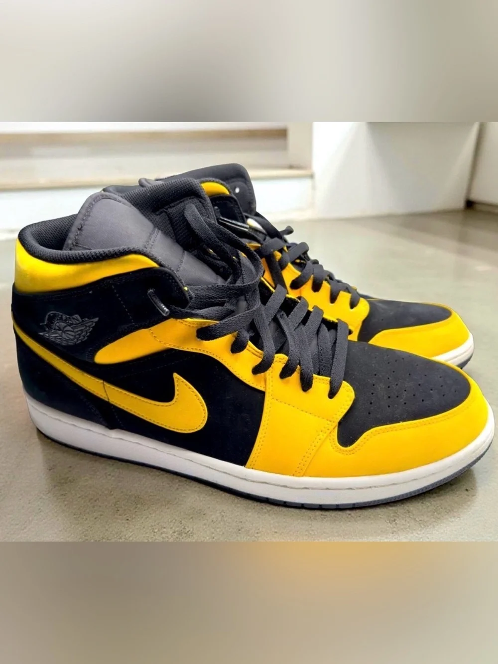 Nike Air Jordan 1 Mid Reverse New Love Yellow Black 554724-071 Size 13